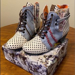 BRAND NEW, NEVER WORN Women's TMA Eyes Boots